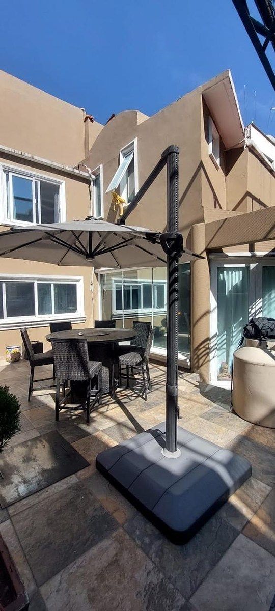 9 of 23: Área Social