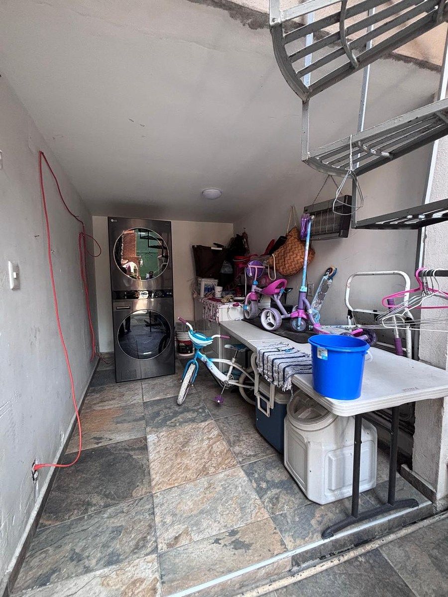 21 of 23: Cuarto de Lavado