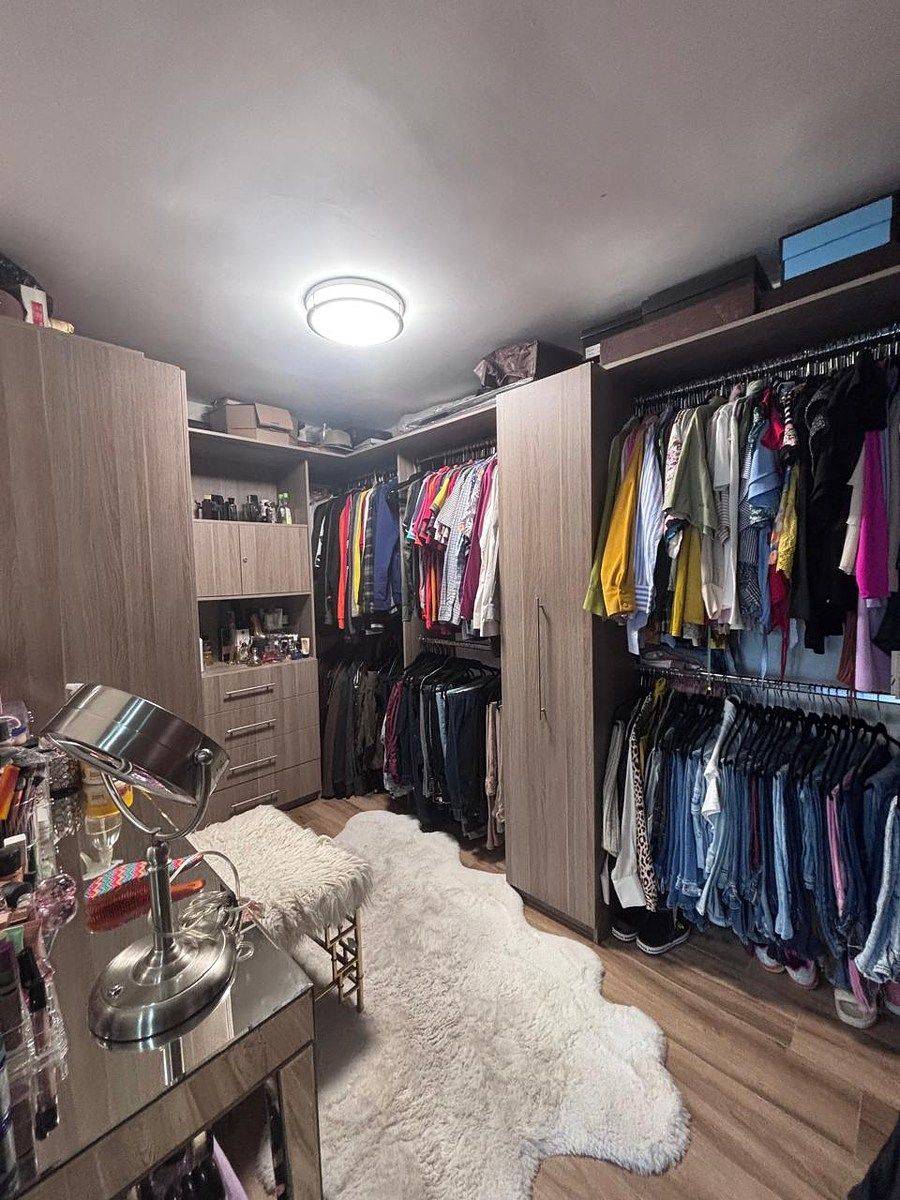 14 of 23: Vestidor Recámara Principal