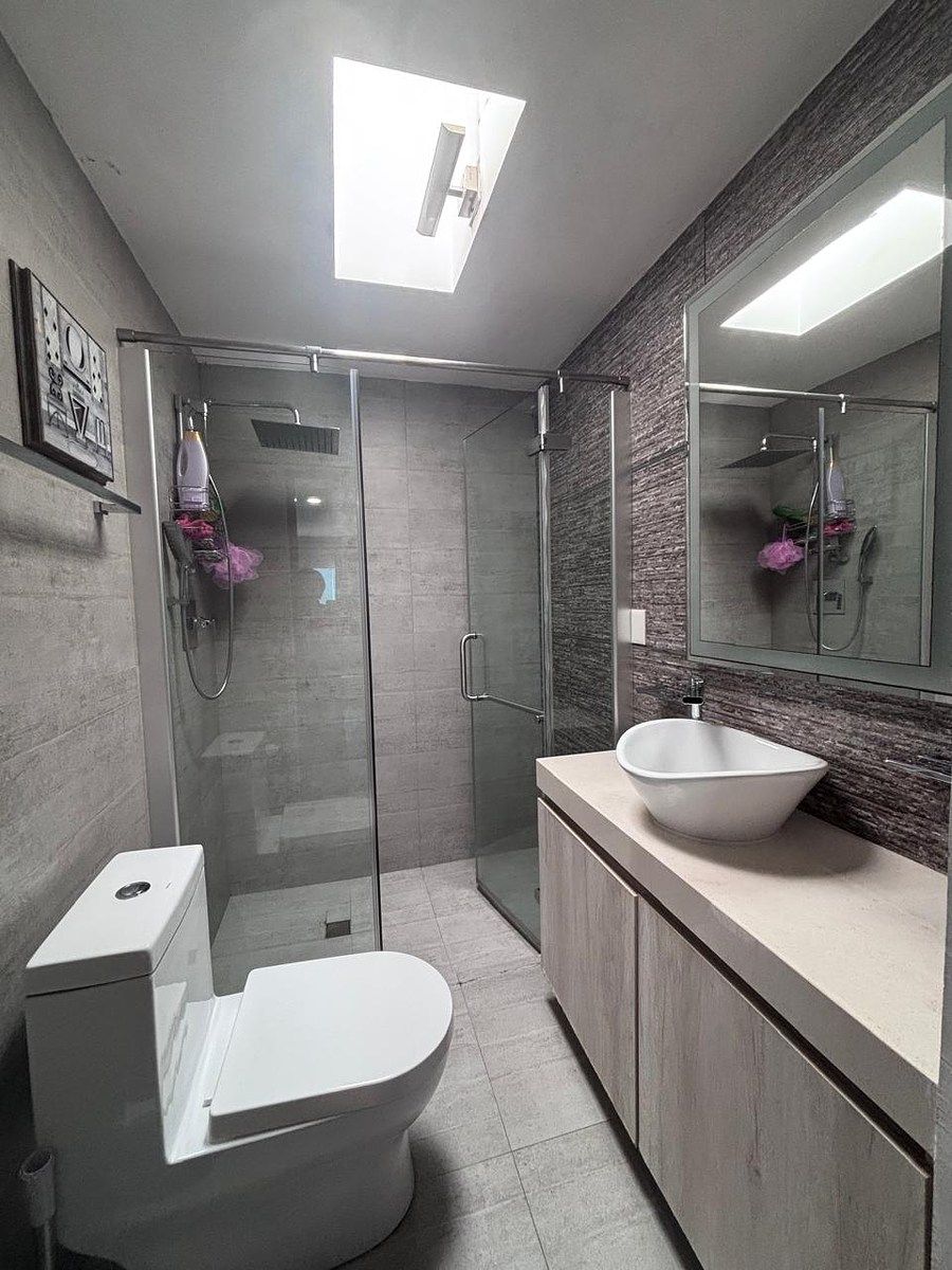 20 of 23: Baño Completo