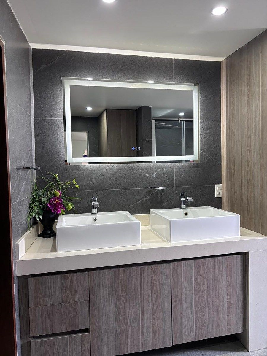 13 of 23: Baño Completo recámara principal