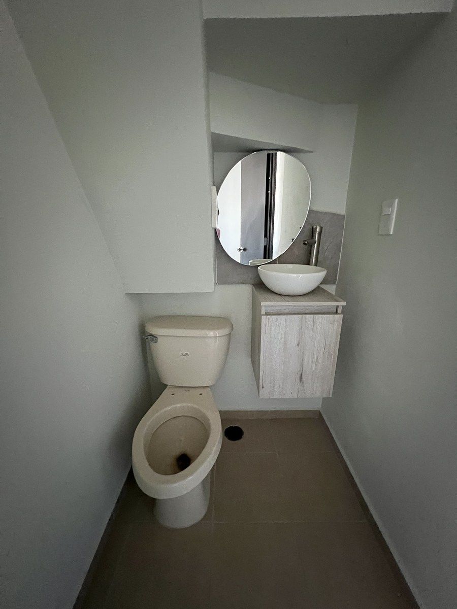 6 de 14: Medio baño