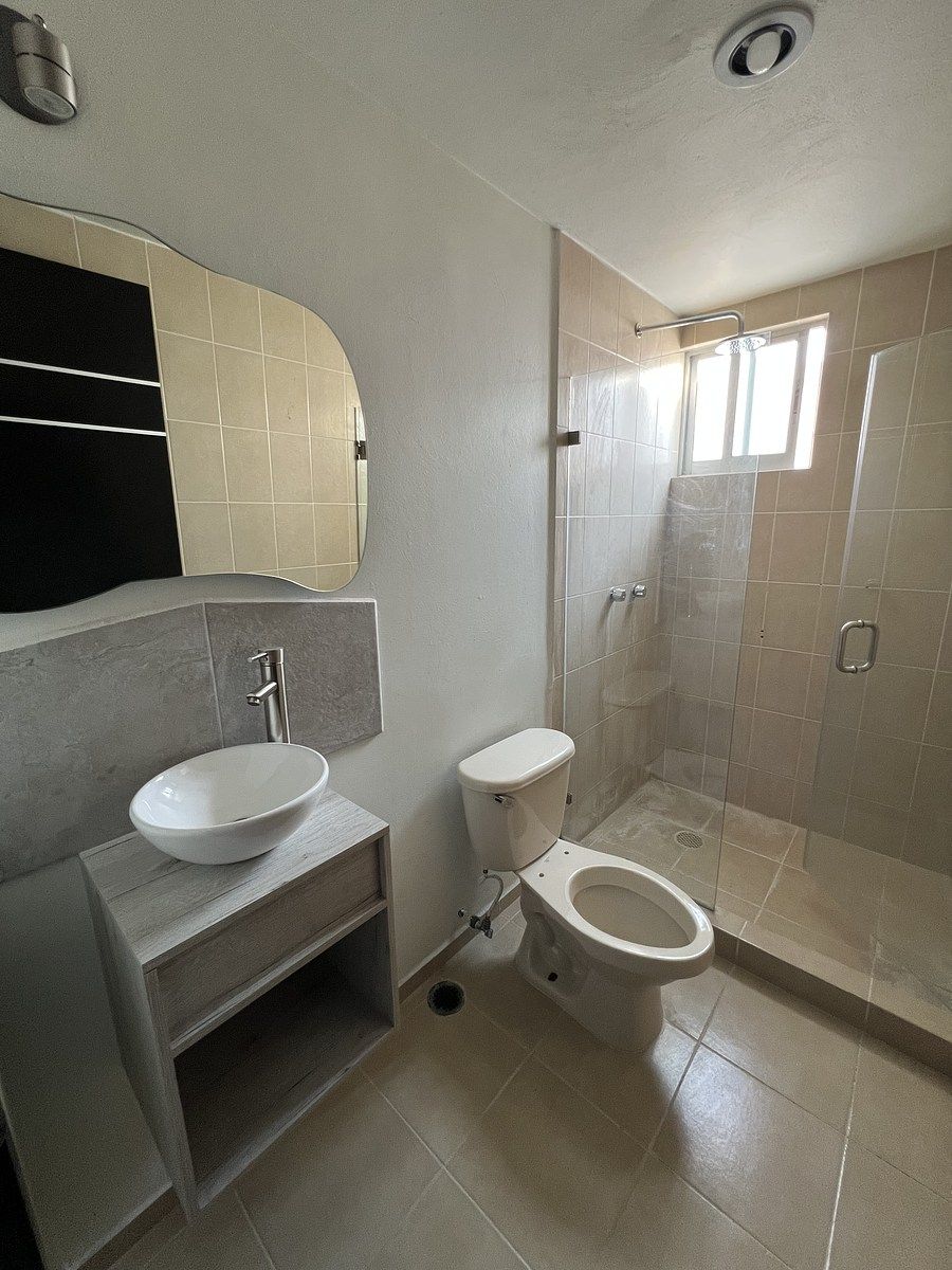 10 de 14: Baño de recámara principal