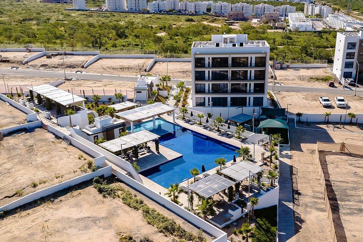 Furnished condominium for sale at a special price, private neighborhood with 2 swimming pools., photo 1 of 14