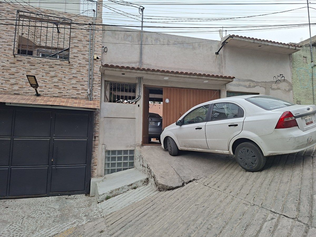 Casa en venta con 3 Departamentos en Col. Olímpica, Naucalpan, Edo Mex
