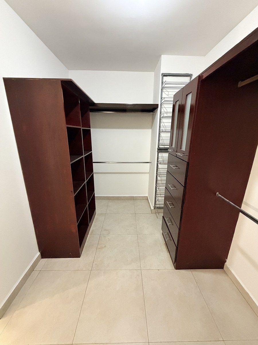 9 de 14: Walking Closet Principal