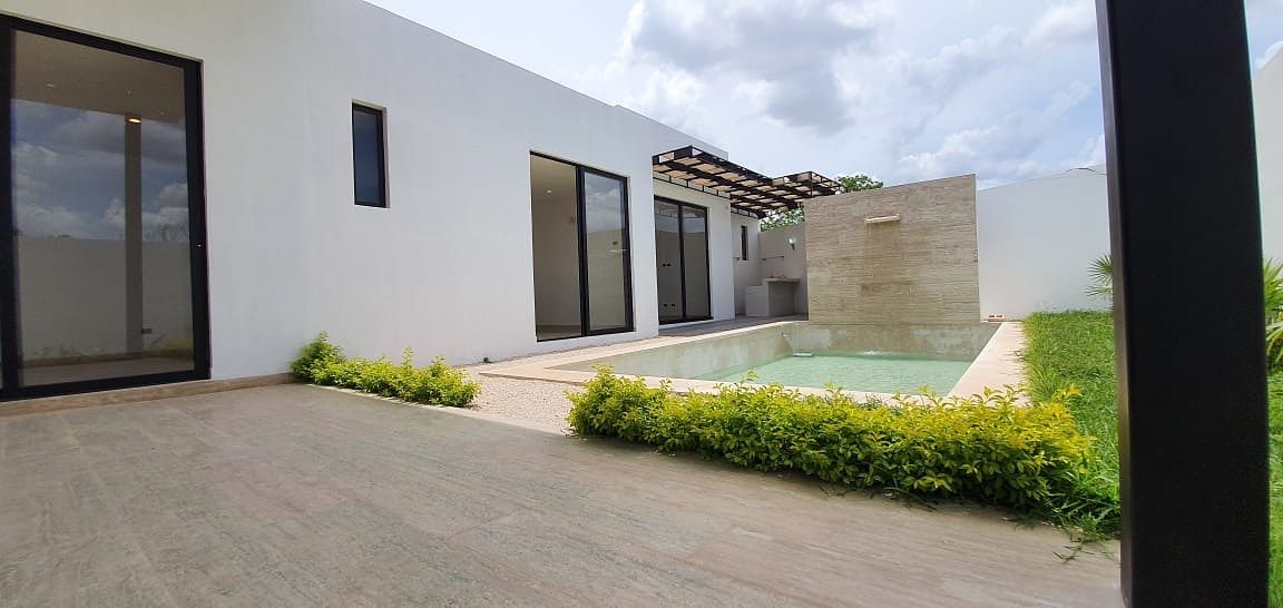 12 de 13: Terraza y Alberca