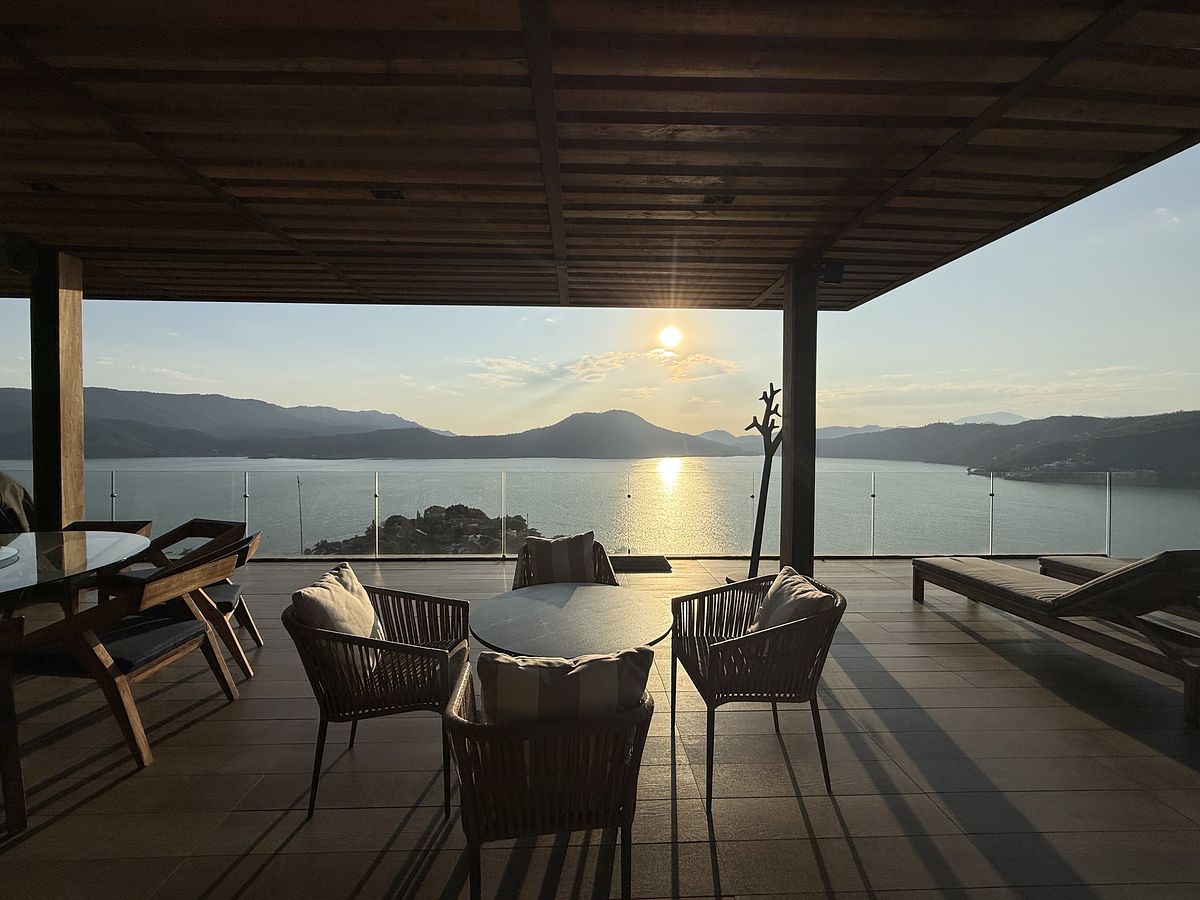 4 de 36: Vista al lago