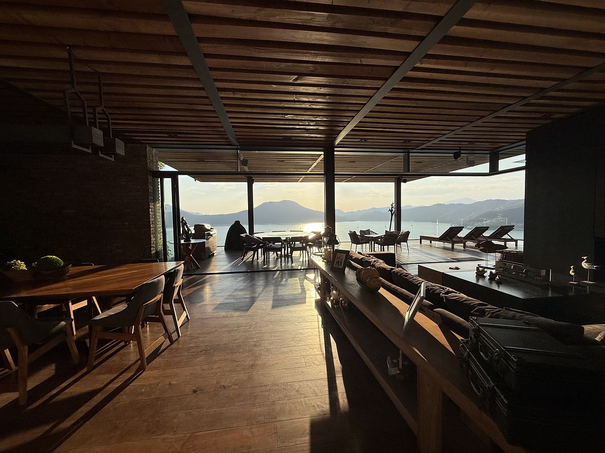 7 de 36: Vista al lago