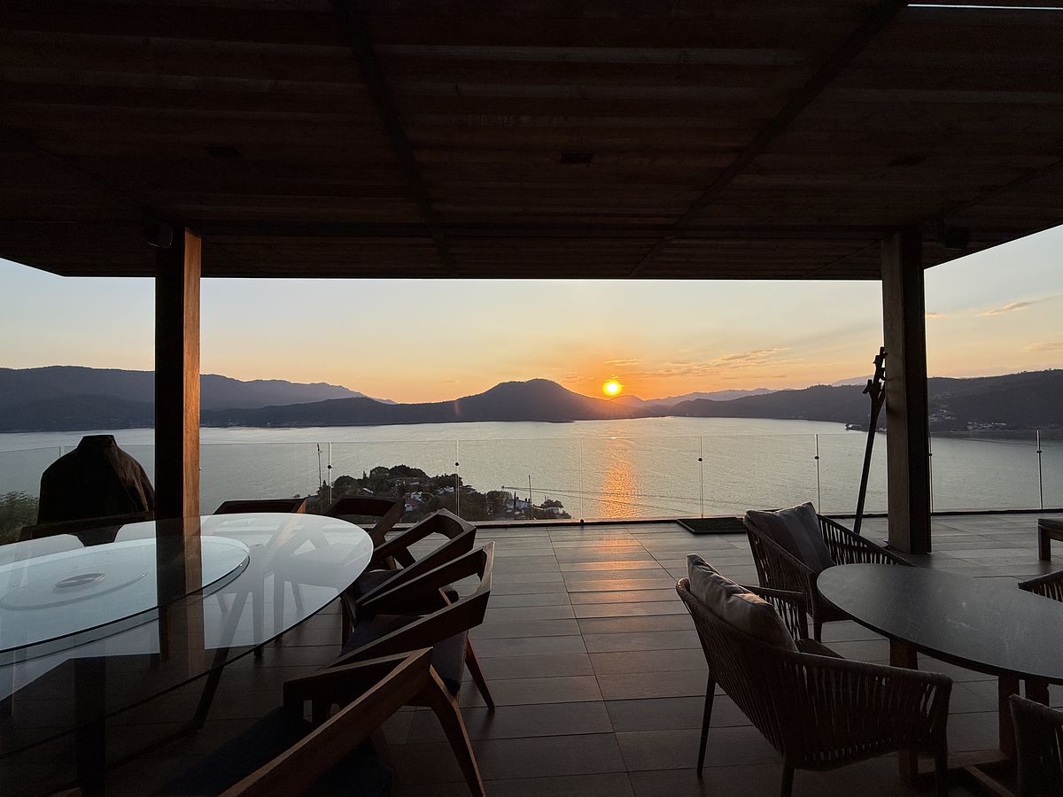 3 de 36: Vista al lago