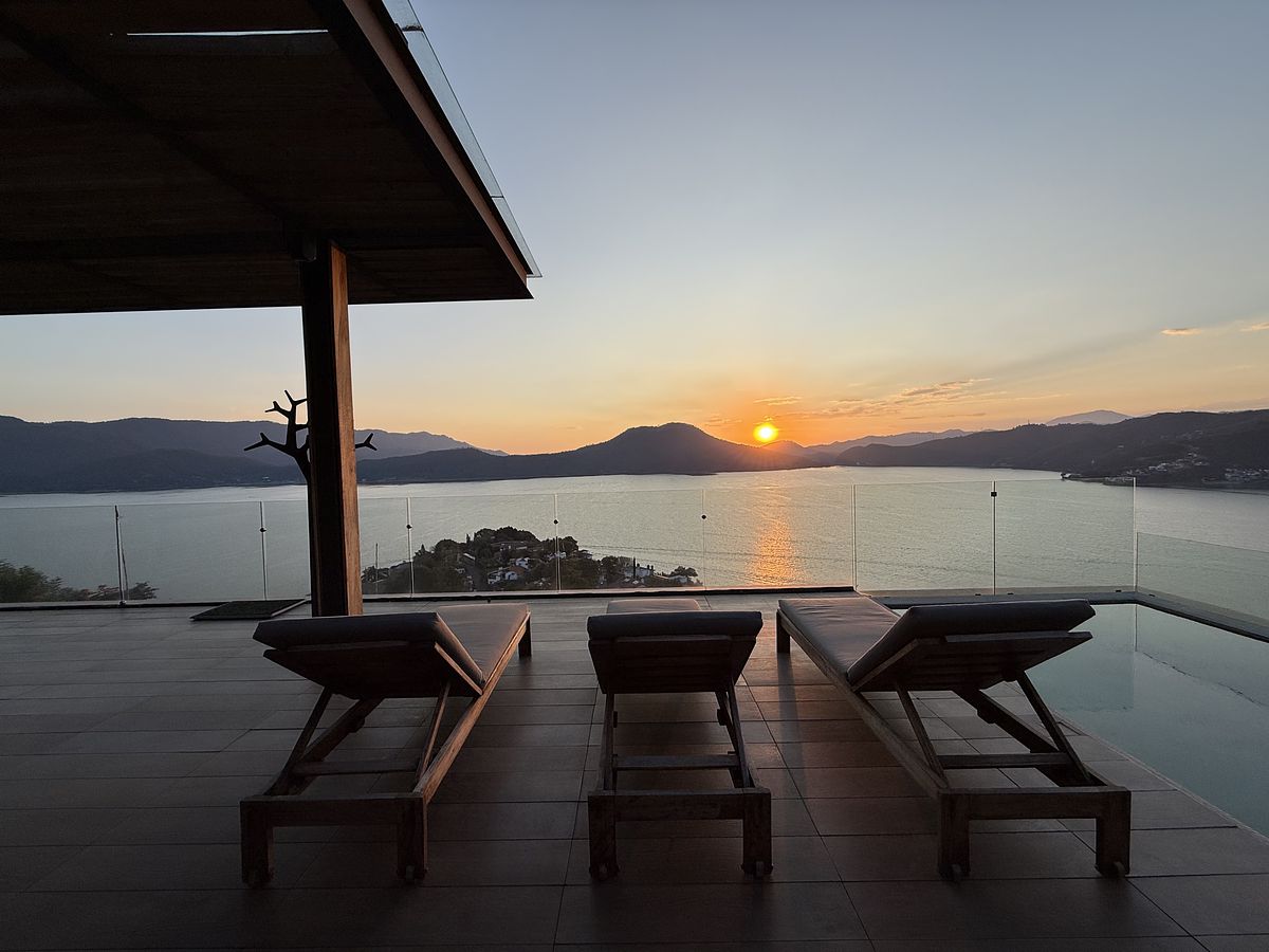 2 de 36: Vista al lago