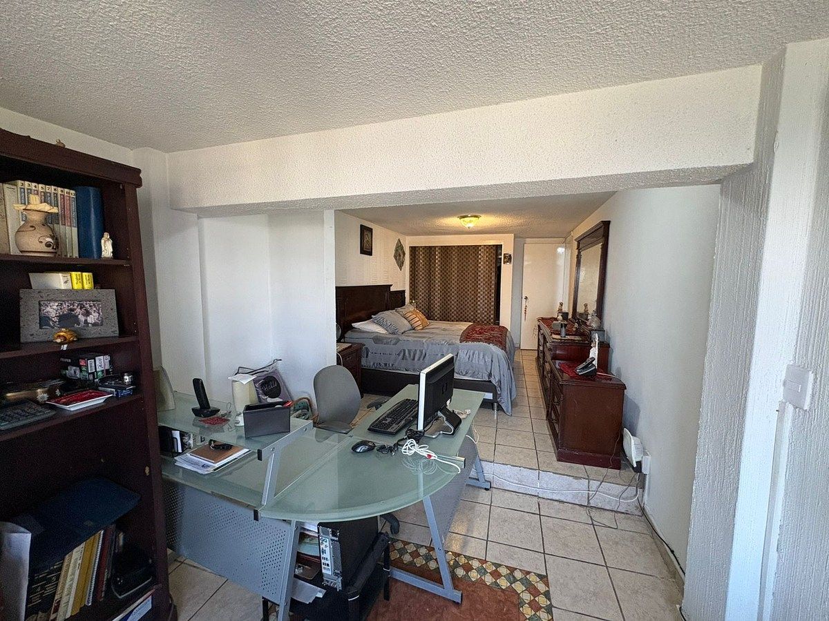 12 de 21: Espacio para oficina recámara principal