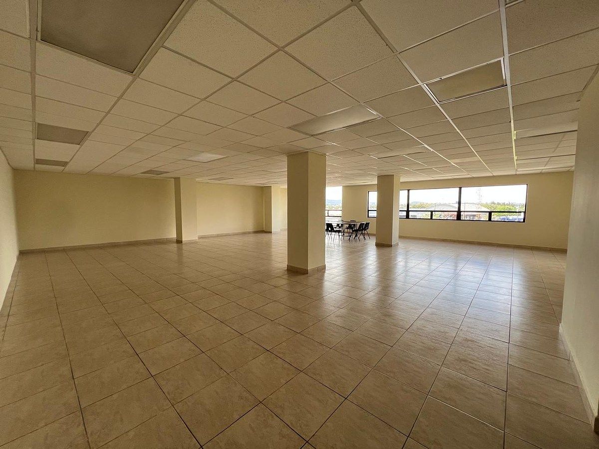 Oficina en renta Edificio Condesa II zona 13