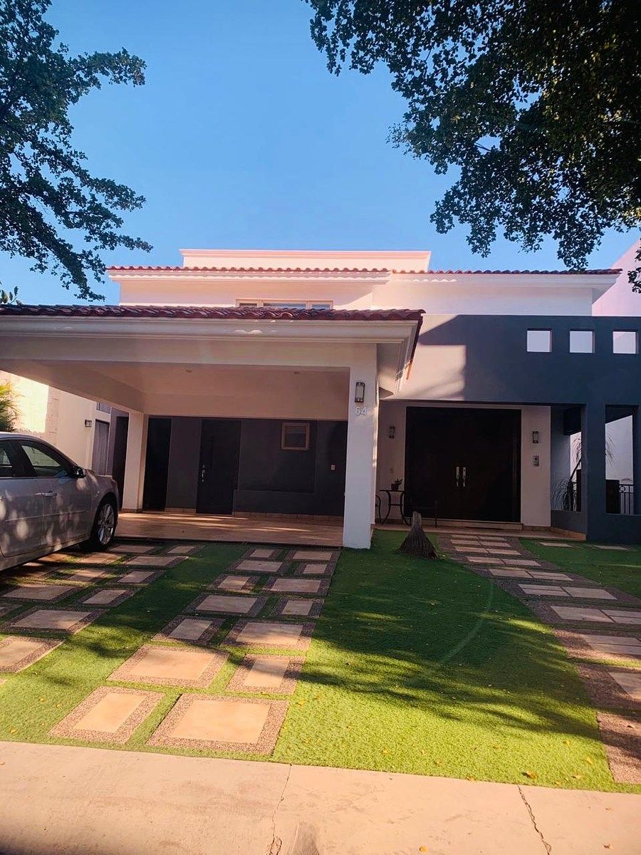 1 de 14: FACHADA DE LA PROPIEDAD