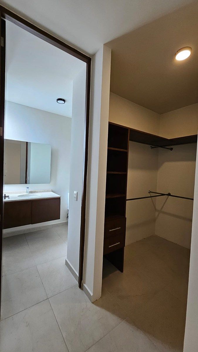 14 de 31: Baño Principal y closet Vestidor