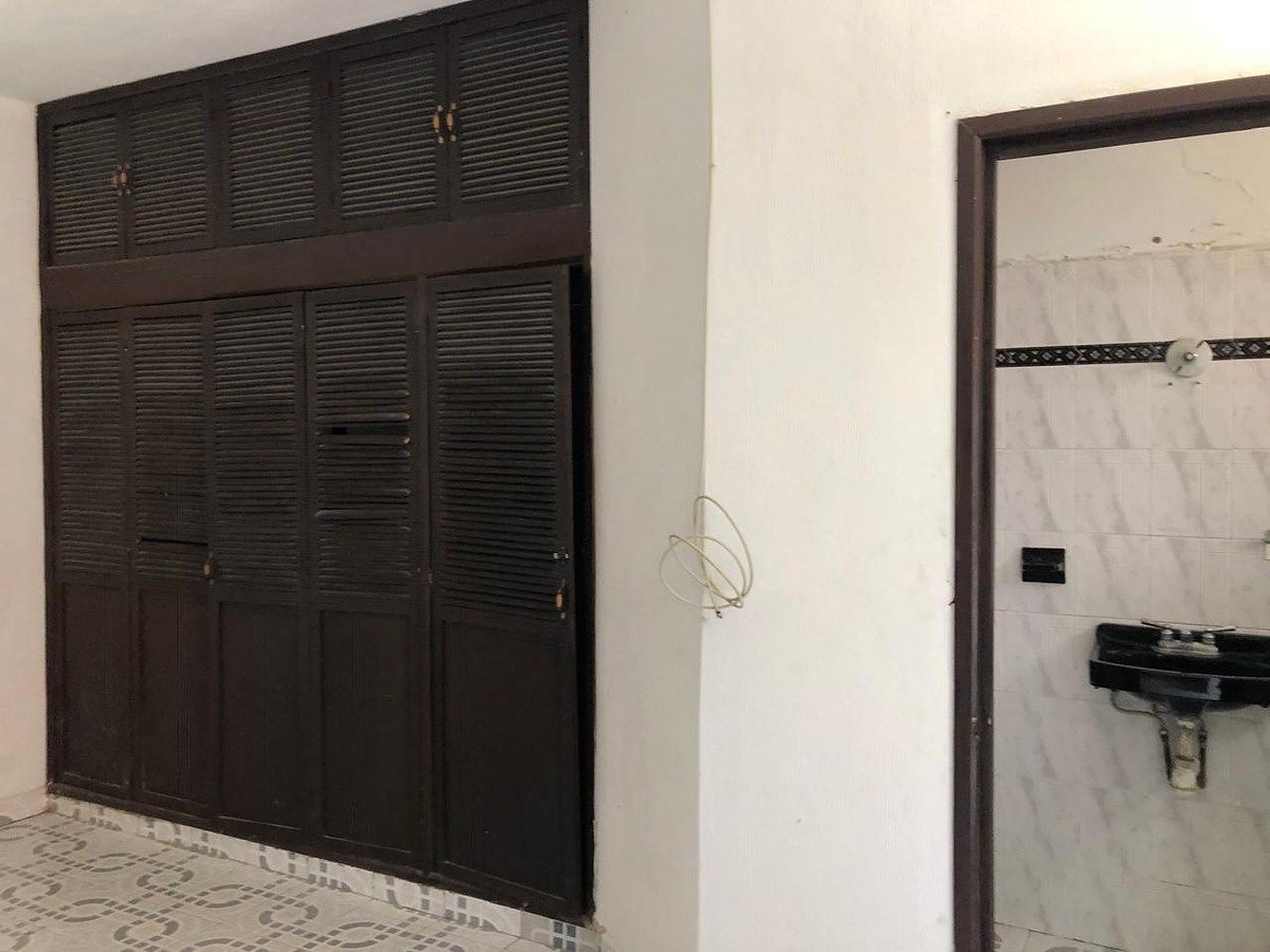 11 de 19: cuarto planta baja con baño propio