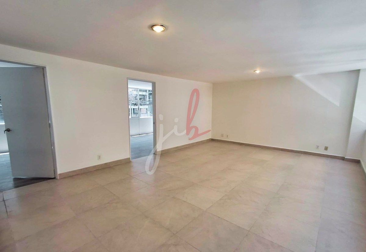 1 of 11: Espacio para sala comedor