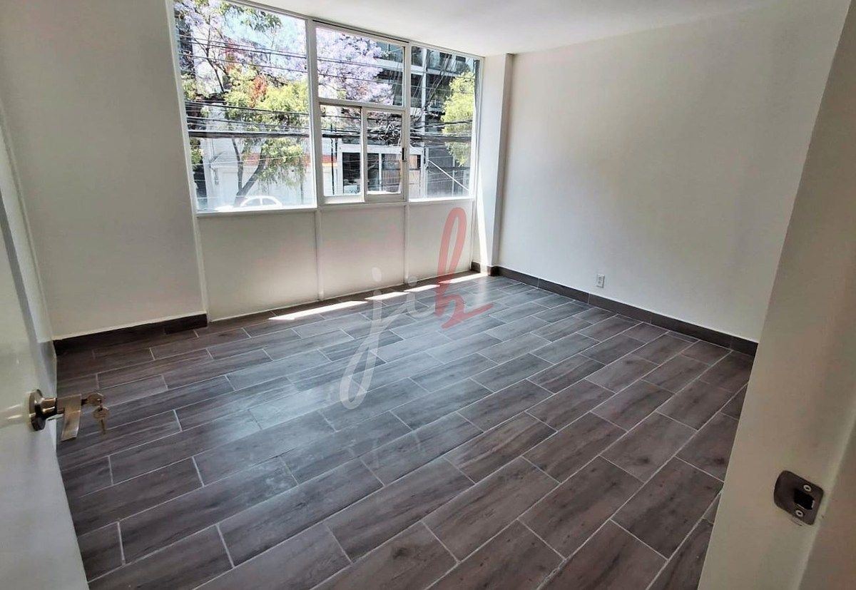 3 of 11: Habitación con closet