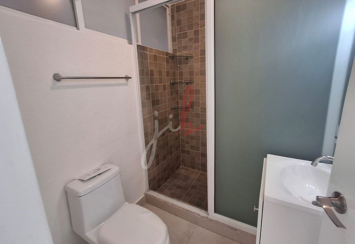 4 of 11: Baño completo