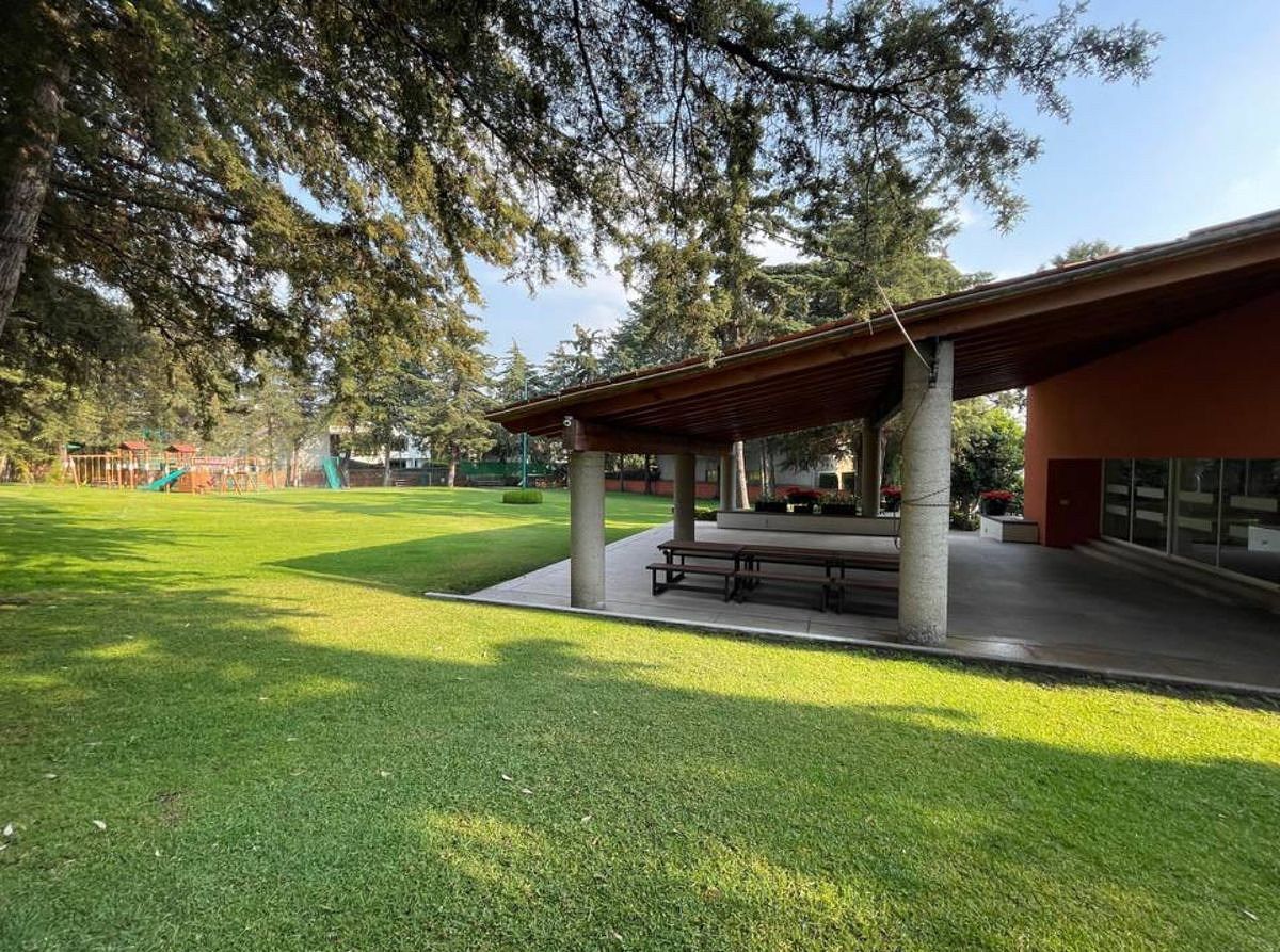 38 de 39: Jardín área de amenidades del condominio