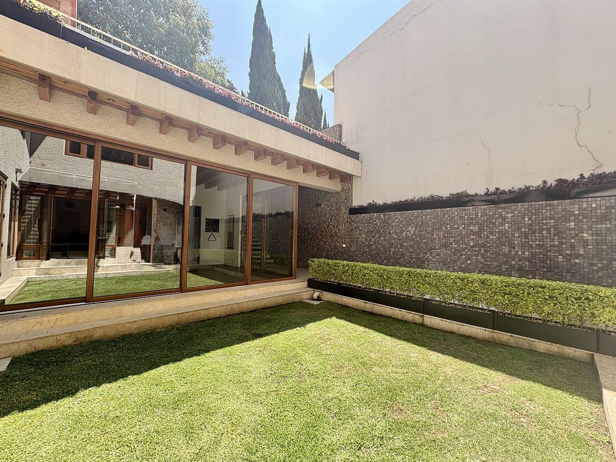 1 de 39: Jardín privado de la casa