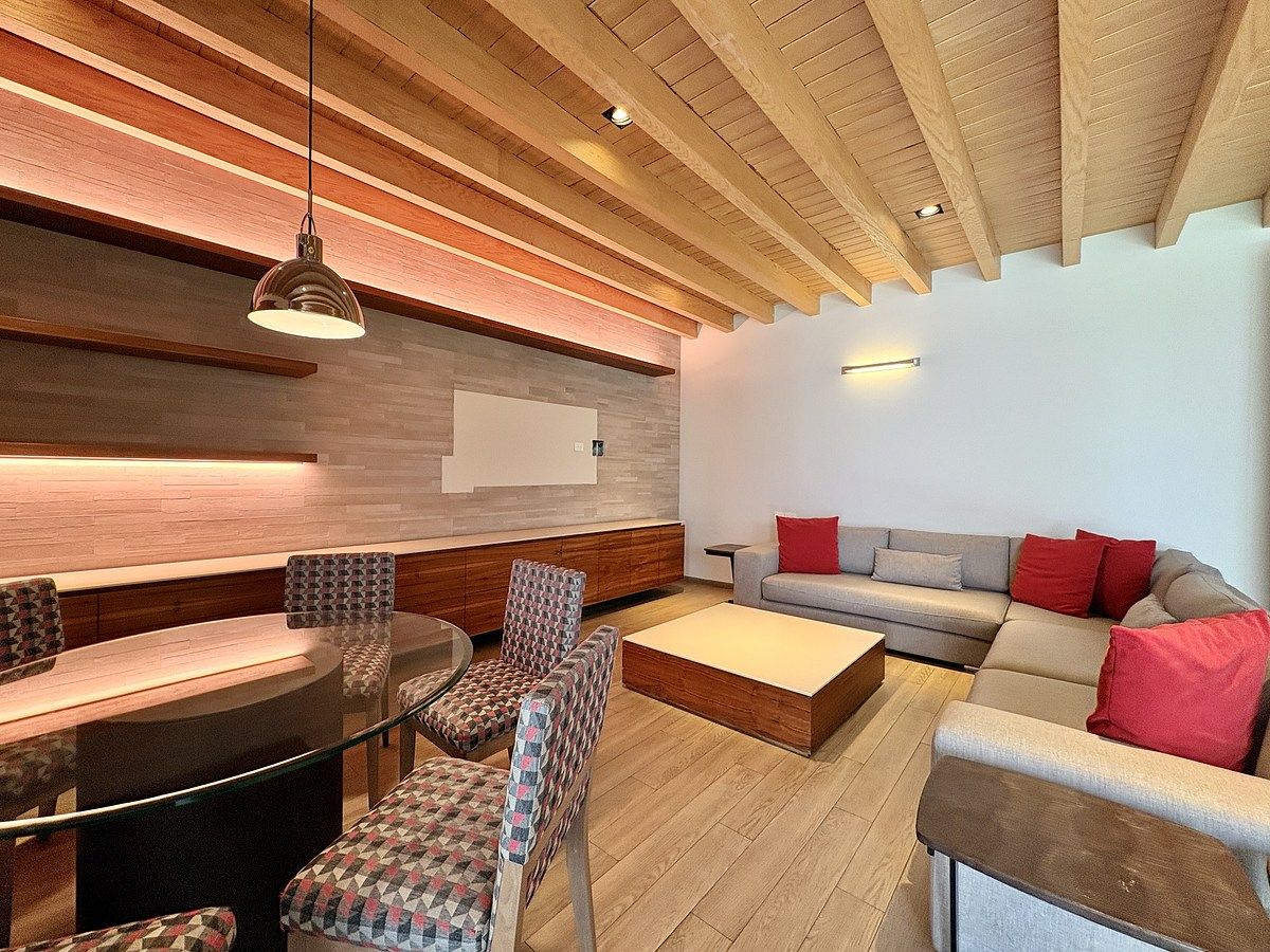 2 de 39: Salón de juegos sala y mesa de juegos. Billar