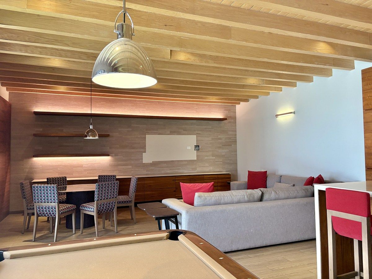 5 de 39: Salón de juegos con mesa de billar