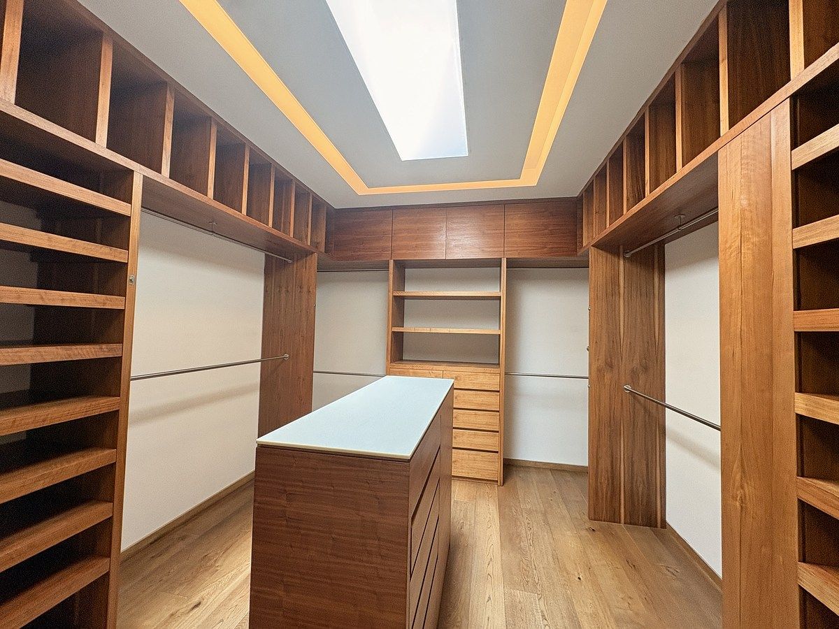 9 de 39: Vestidor recámara principal