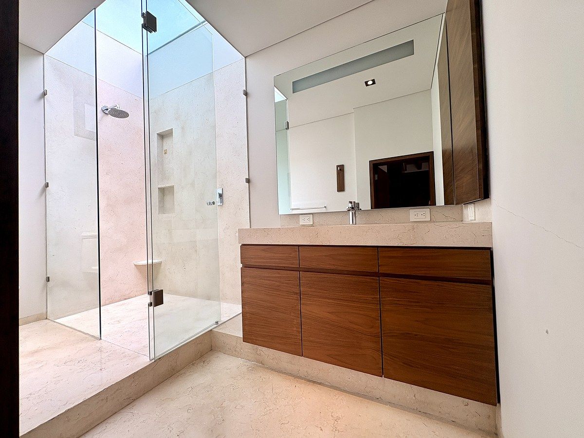 23 de 39: Baño completo