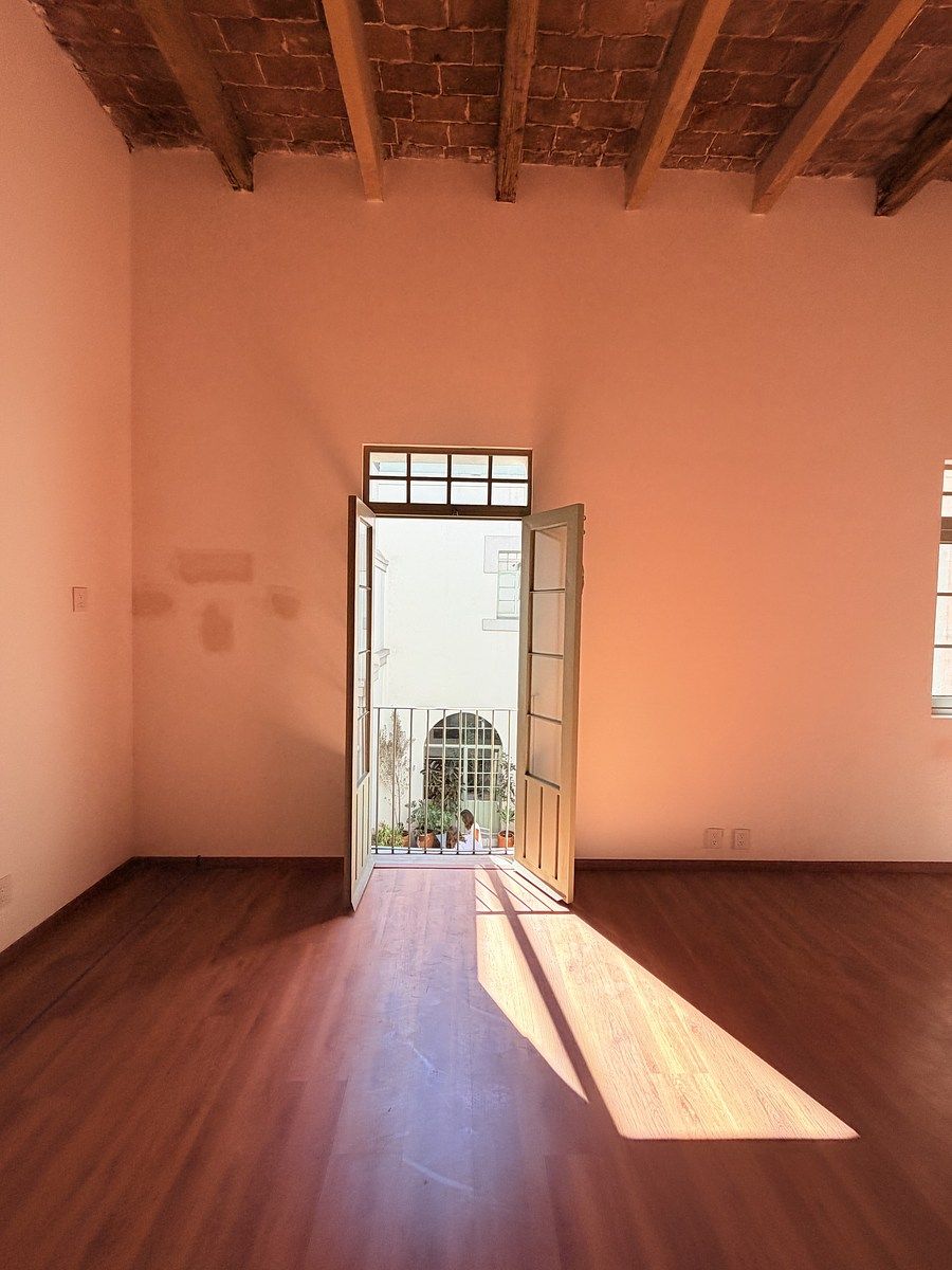 10 de 18: Balcón en sala