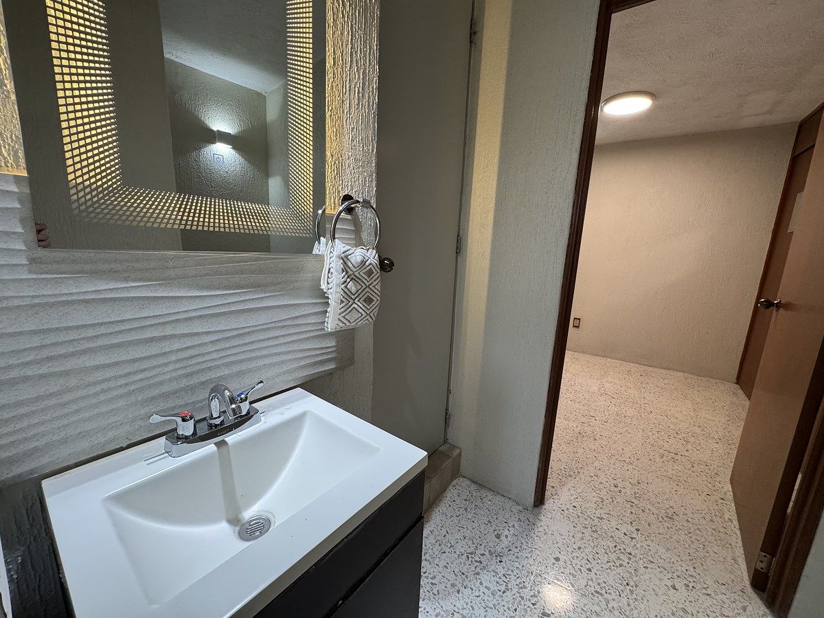 14 de 16: Baño completo