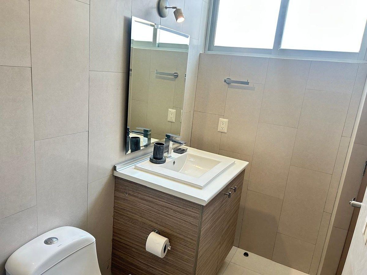 14 de 18: Recámara principal. Baño