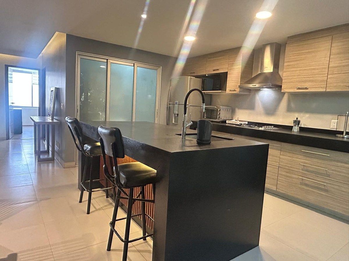 10 de 18: Cocina. Al fondo recámara principal