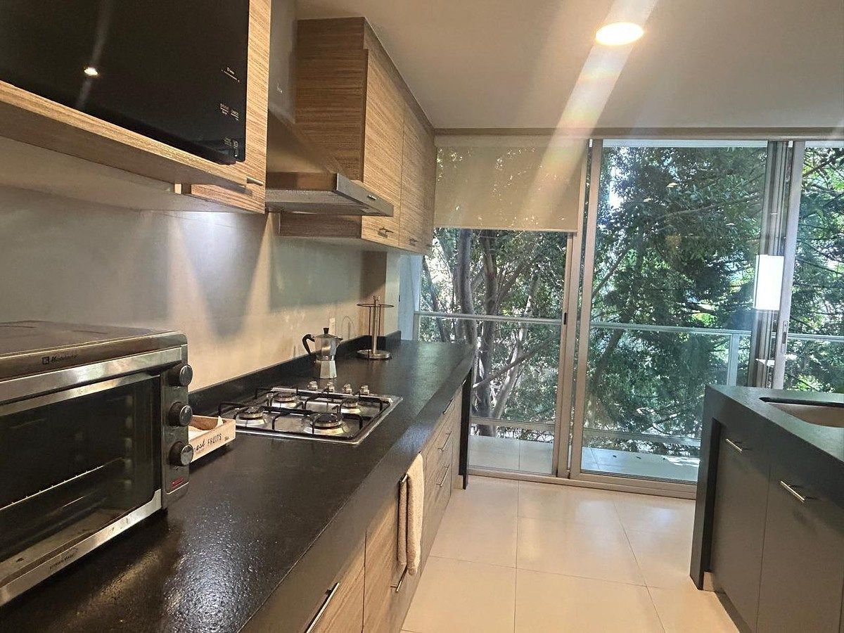 6 de 18: Cocina. Al fondo balcón