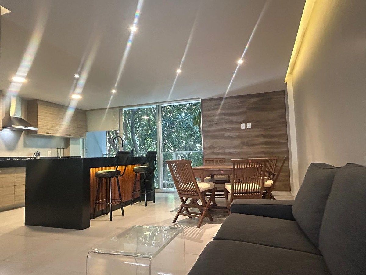 4 de 18: Sala comedor desde el acceso