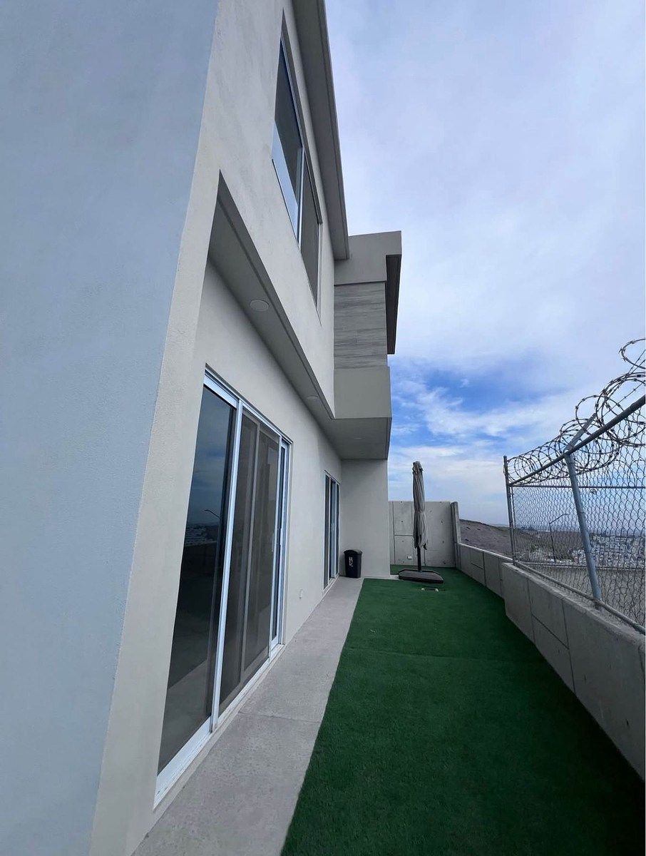 6 de 27: PASILLO LATERAL