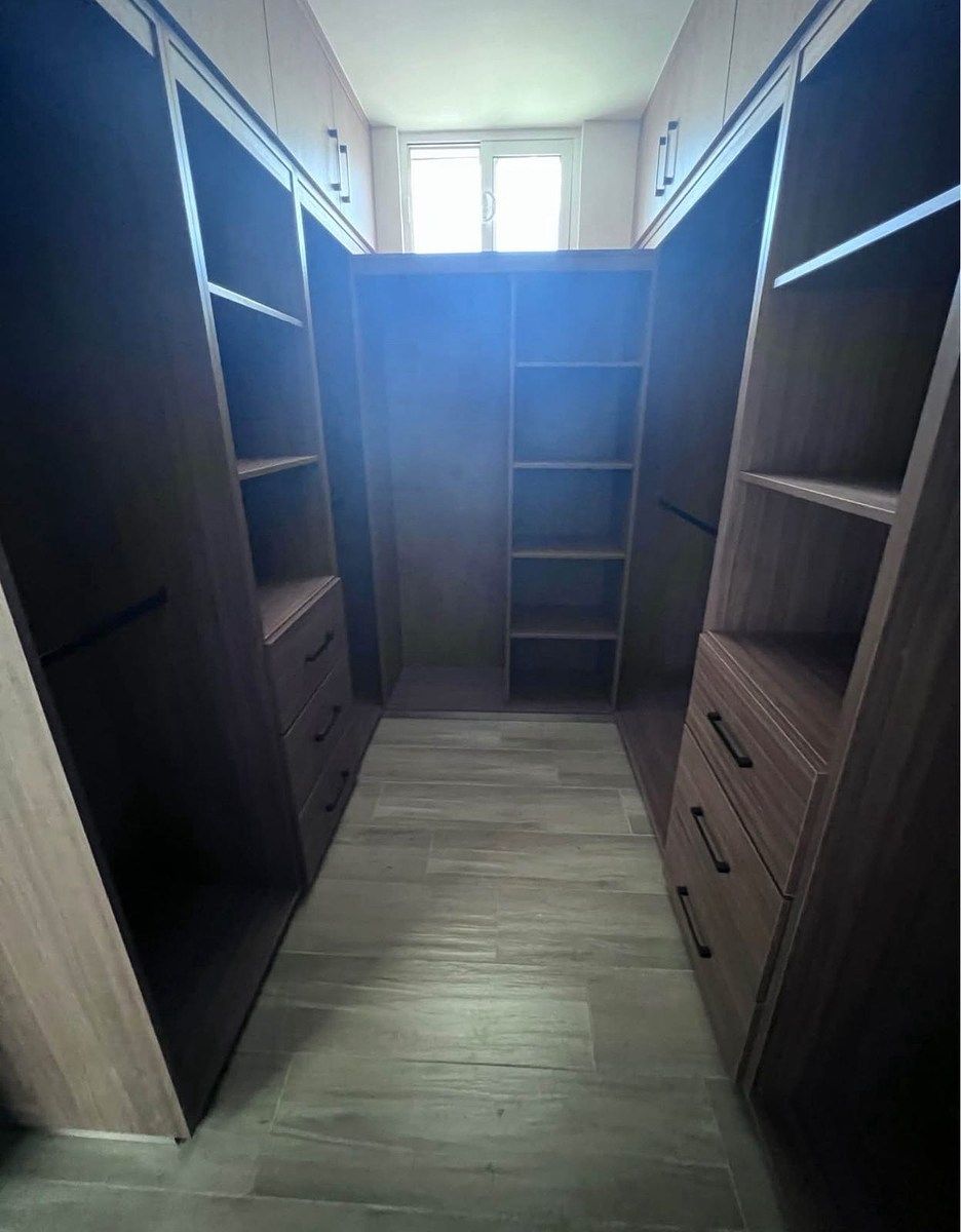 8 de 27: WALKING CLOSET