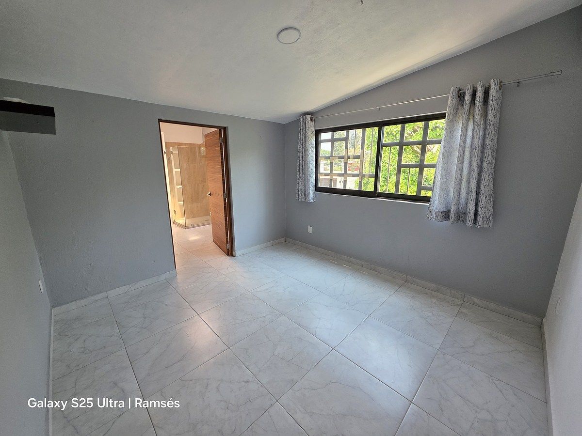 15 de 20: Habitación #3, con baño completo, en planta alta.