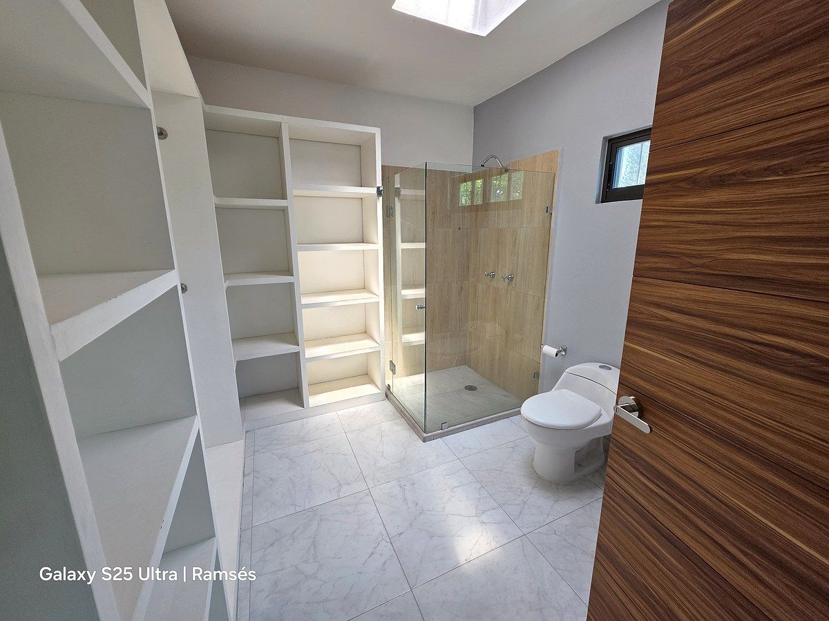 16 de 20: Habitación #3, con baño completo, en planta alta.