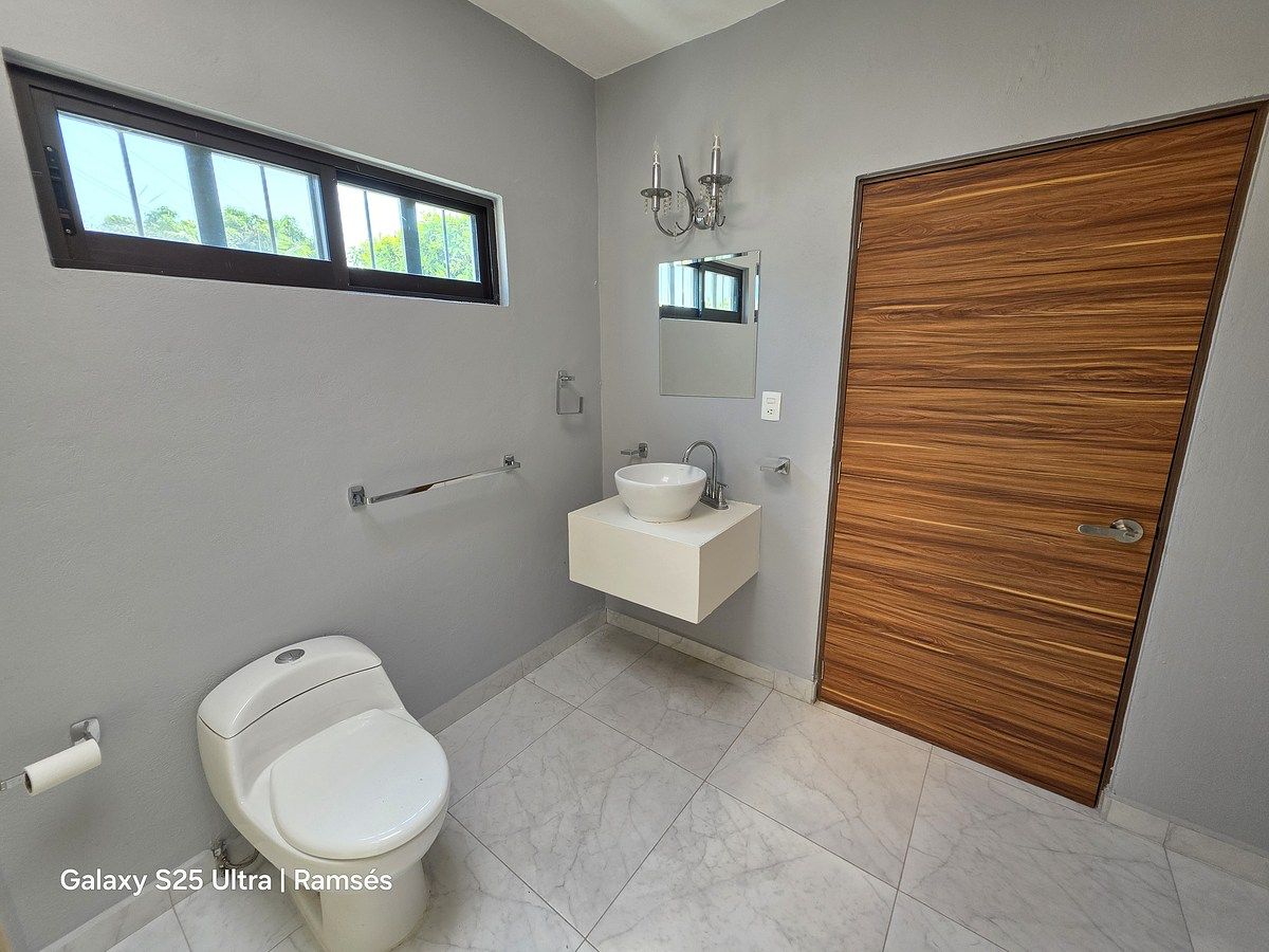 17 de 20: Habitación #3, con baño completo, en planta alta.