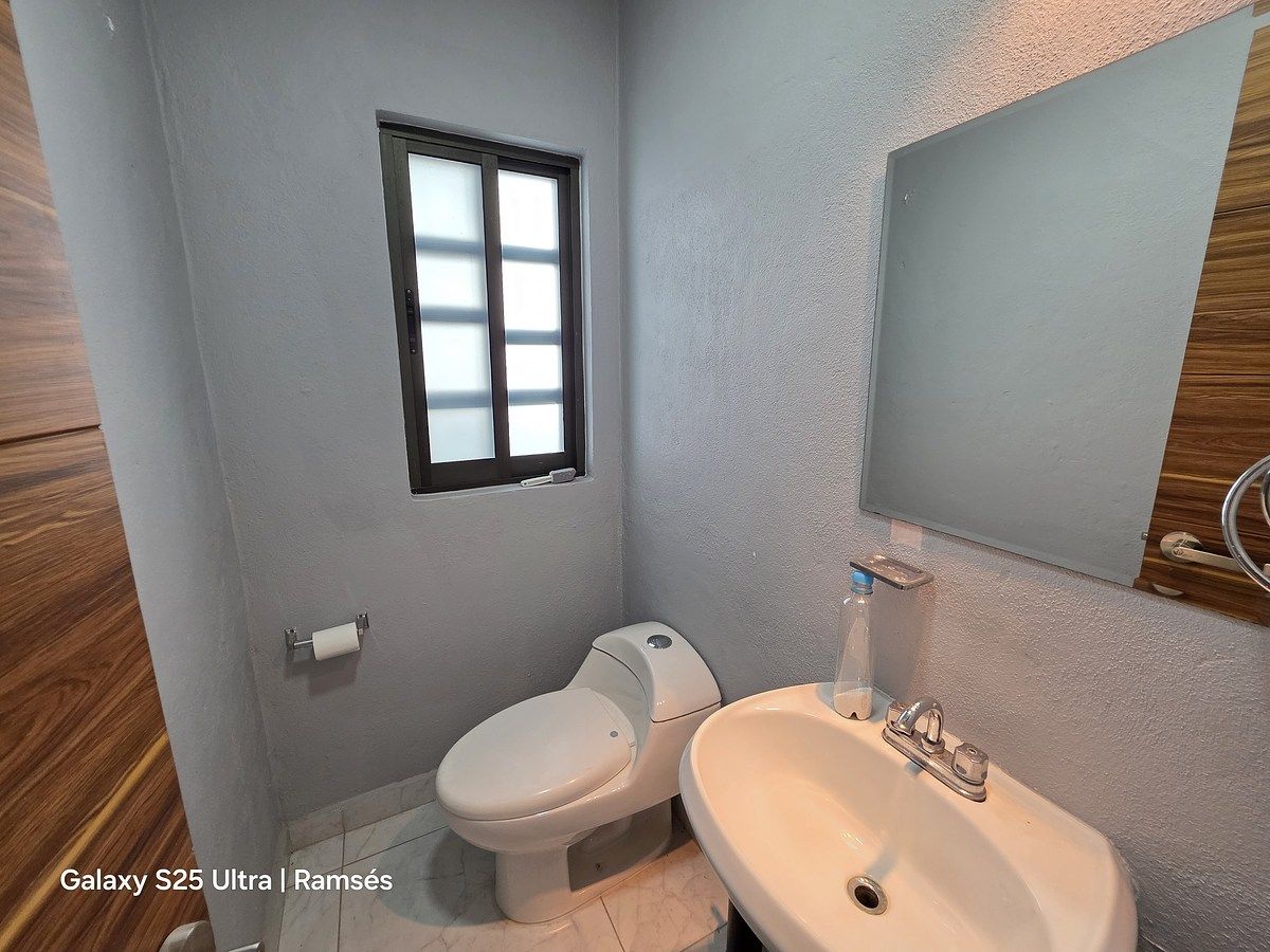 10 de 20: Medio baño para visitas.