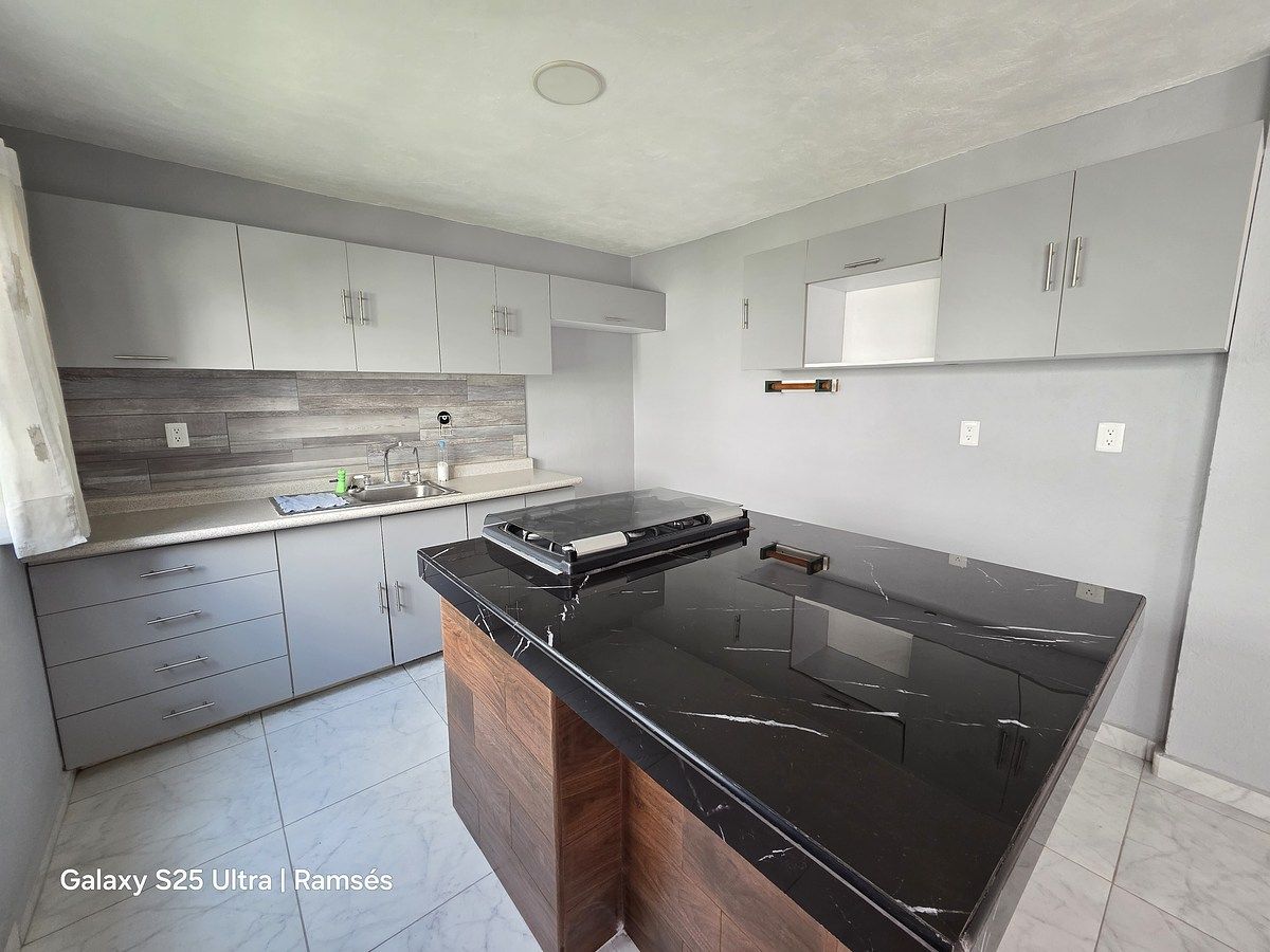 3 de 20: Cocina integral con isla.