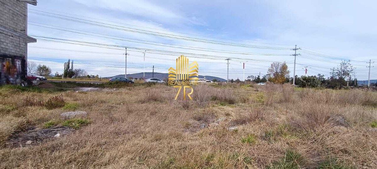 8 de 9: Vista desde el fondo hacia la carretera