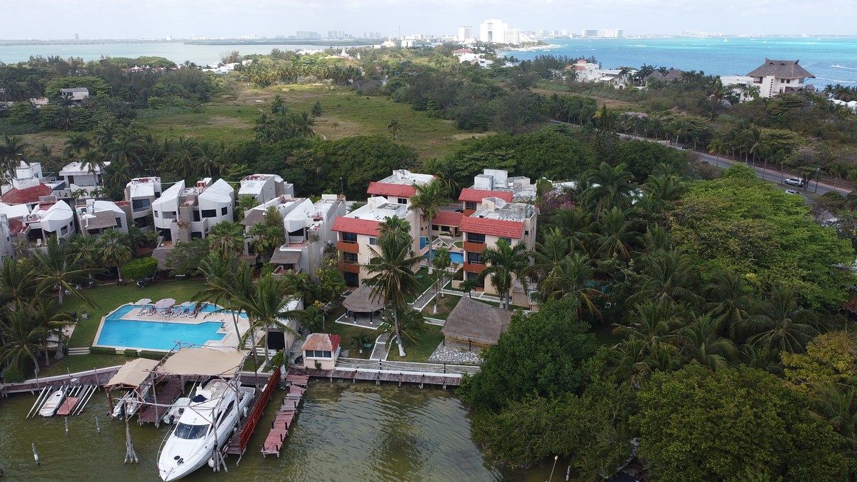 Hotel en Venta en Zona Hotelera de Cancún con Acceso a Laguna Nichupté