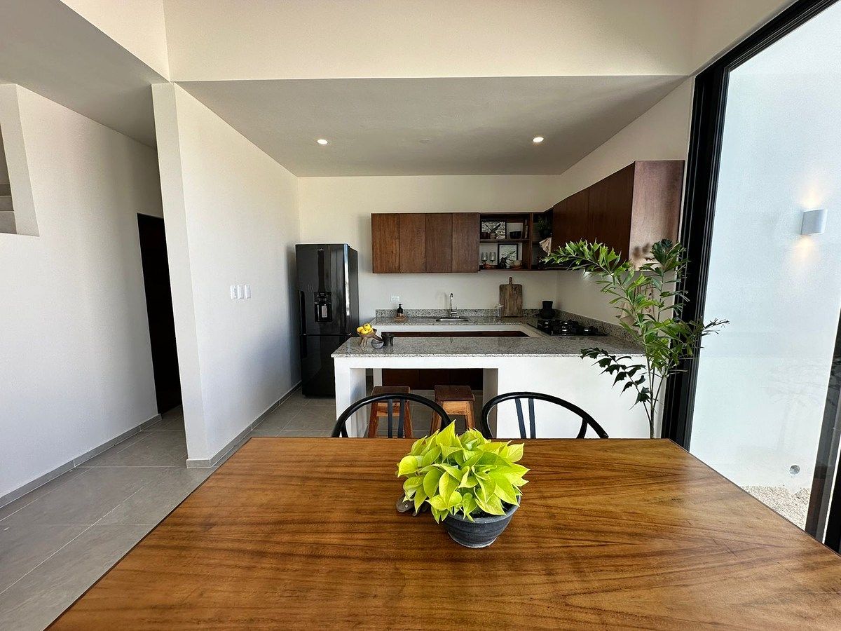 5 de 21: Área de comedor y cocina