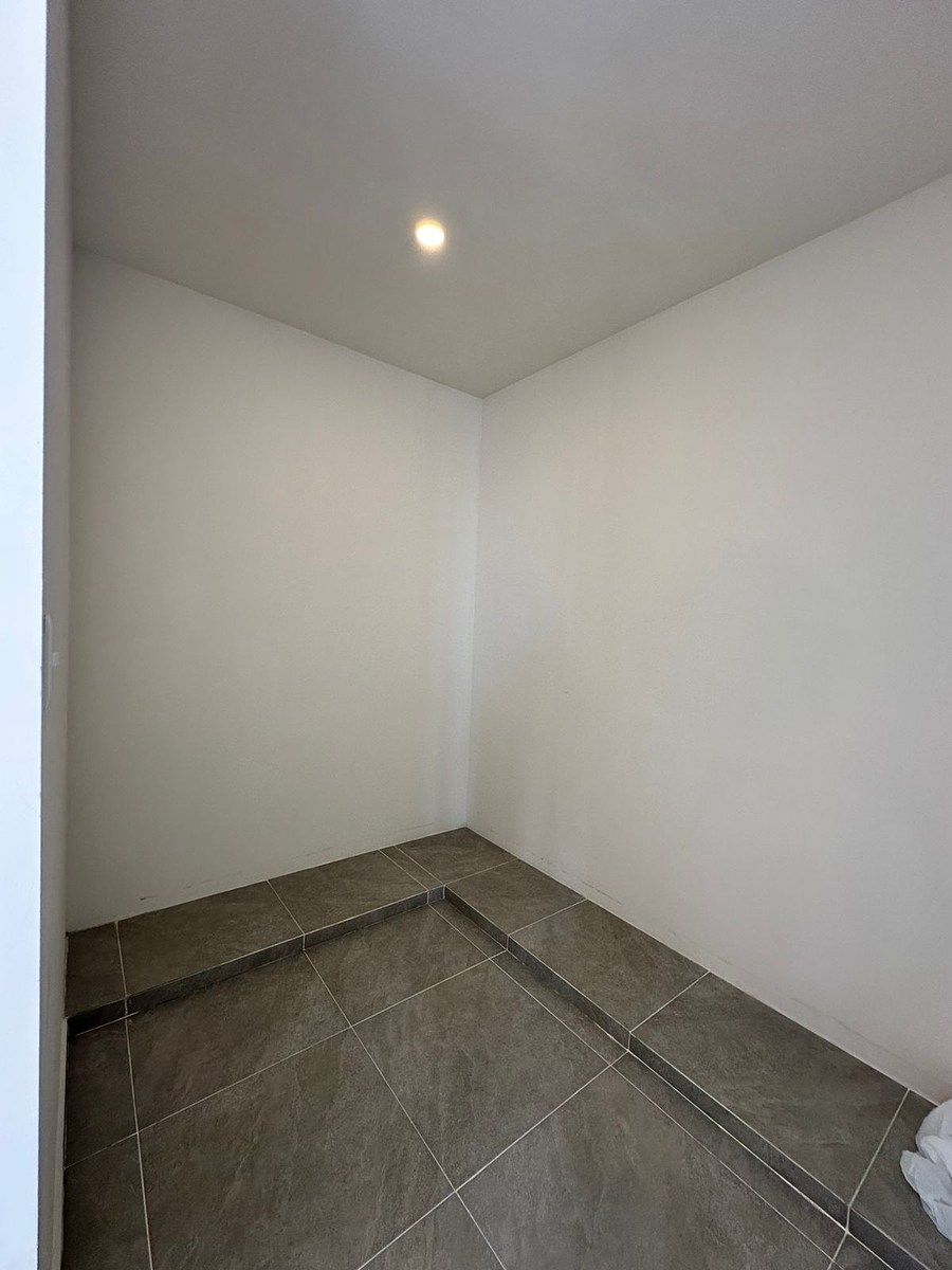 15 de 21: Closet vestidor de recámara principal