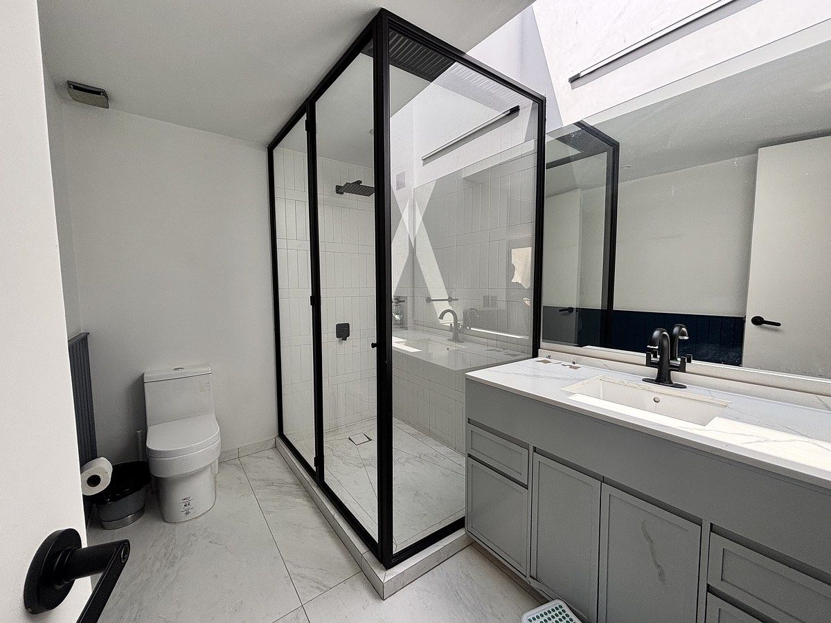 22 de 27: Baño habitación 3