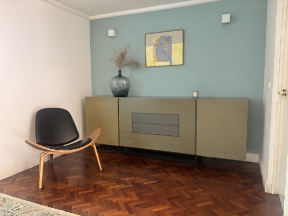 27 de 27: Recibidor con medio baño