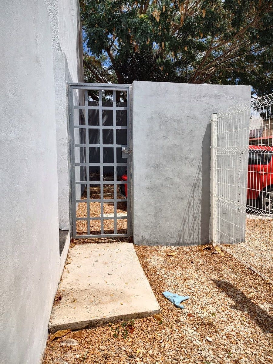 5 de 18: puerta de servicio