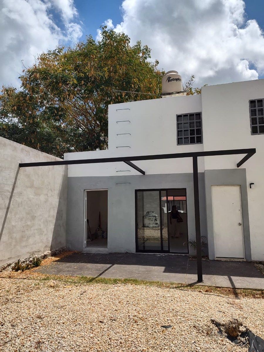 1 de 18: fachada trasera entrada al comedor